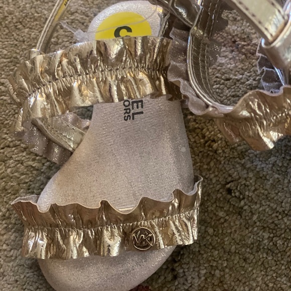 Michael Kors Girls Open Toe Sandals Gold - Picture 3 of 7
